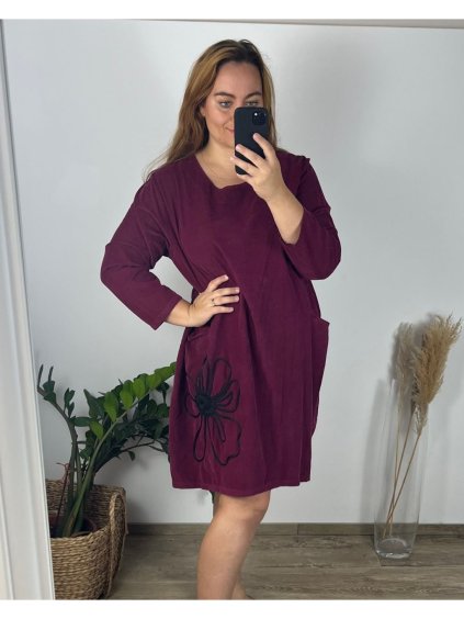 Šaty dlouhé volnočasové dlouhý rukáv dámské nadrozměr (50/52 ONE SIZE) ITALSKÁ MÓDA IMSM24FLOWERS/DU (Velikost 50/52, Barva vínová)