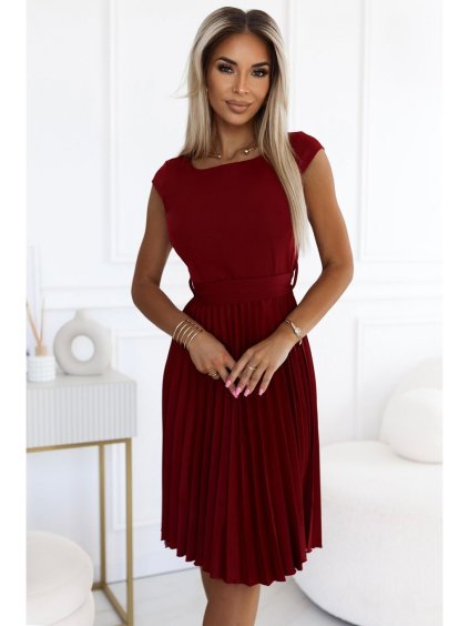 311-15 LILA Plisované šaty s krátkým rukávem - barva vínová (Velikost XS)