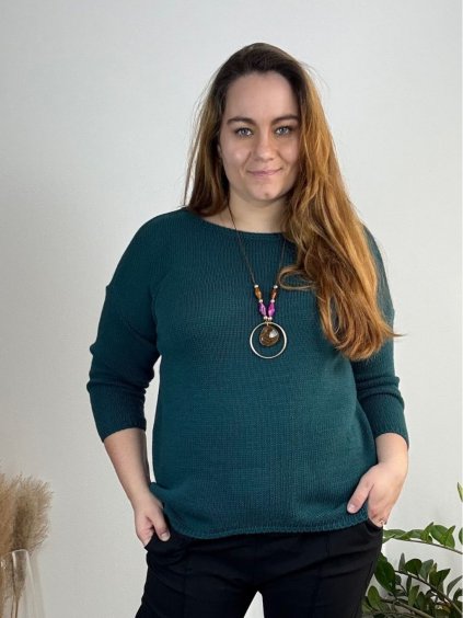 Svetr pletený s přívěškem dlouhý rukáv dámský nadrozměr (52/54/56 ONE SIZE) ITALSKÁ MÓDA IM423590/DU (Velikost 54/56, Barva tmavě smaragdová)