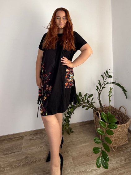 Šaty volnočasové krátký rukáv dámské nadrozměr AVOLA (52/54/56 ONE SIZE) ITALSKÁ MÓDA IM425202-2/DUR (Velikost 54/56, Barva Černá)