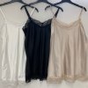 Tílko saténové letní s krajkou dámské (S/M/L ONE SIZE) ITALSKÁ MÓDA IM421321 (Velikost S/M/L, Barva tmavě béžová)