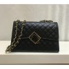 Kabelka přes rameno crossbody dámská (25,5 cm x 19 cm) ITALSKÁ MÓDA 8406/DR (Velikost ONE SIZE, Barva Černá)