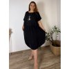 Šaty letní s přívěskem krátký rukáv dámské nadrozměr NAILA (46/48/50 ONE SIZE) ITALSKÁ MÓDA IM4251115/DU (Velikost 48/50, Barva Černá)