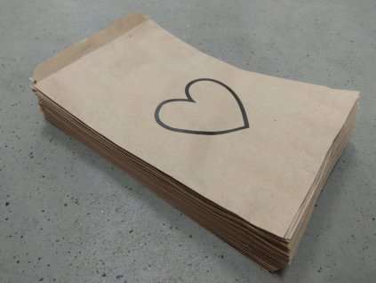 papírový sáček s potiskem valentýn srdce obrys černý