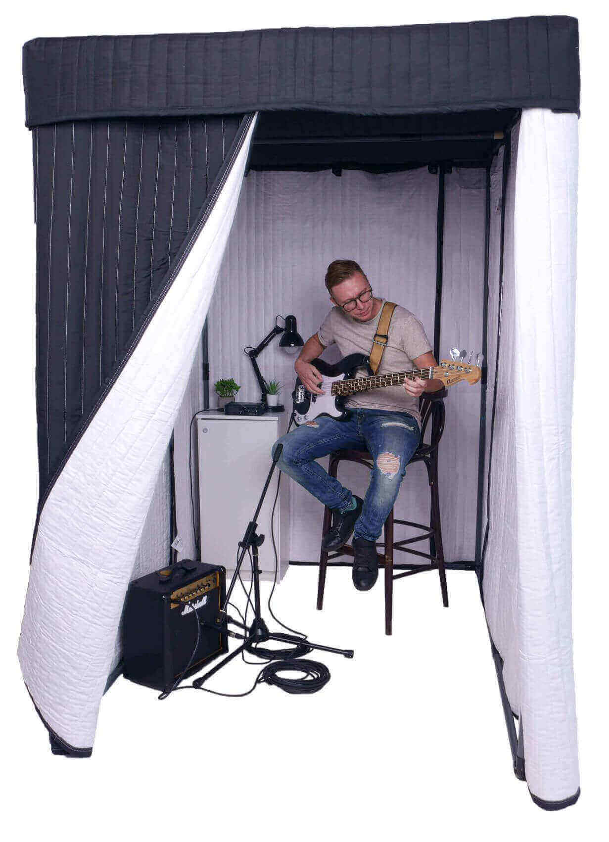 booth-person-electric-guitar-chair-555