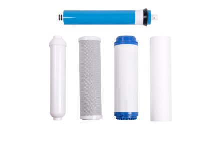 visi 5 ar baltu fonu