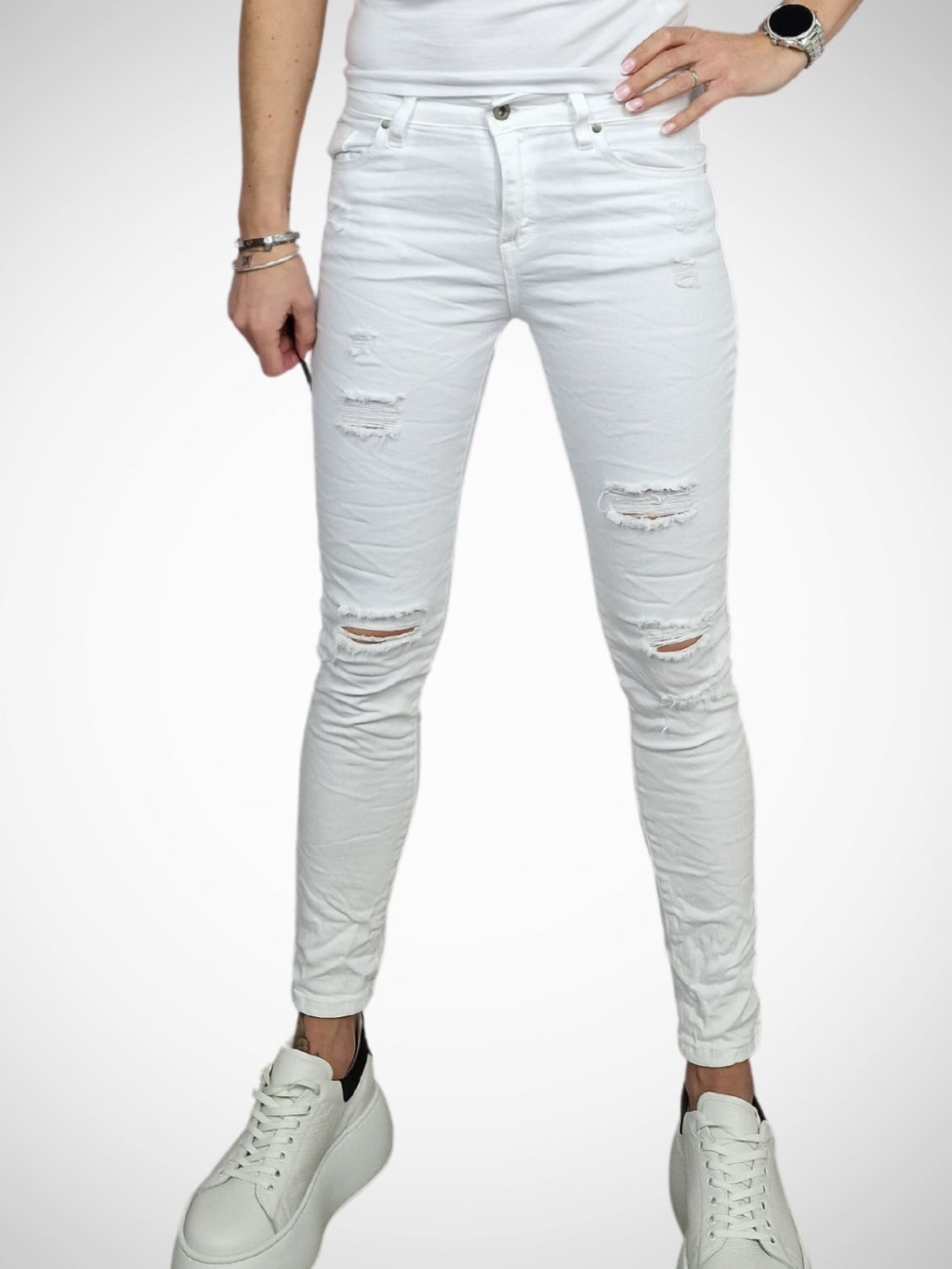 Bílé ripped džíny