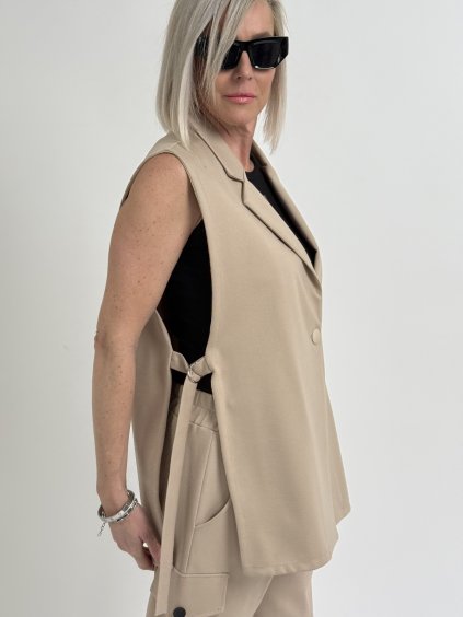 Béžová vesta Twice
