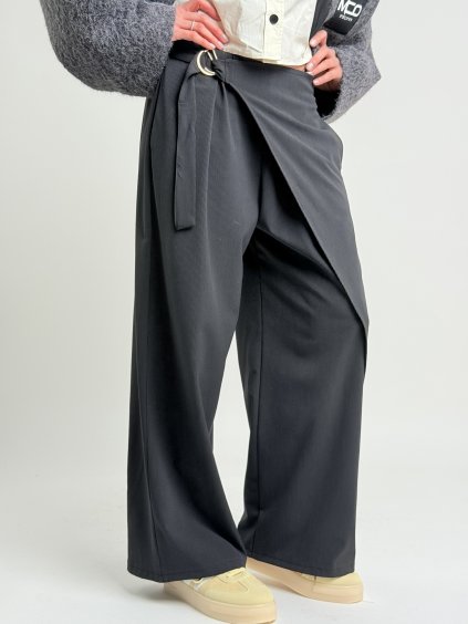 Černé kalhoty s překladem STRIPE