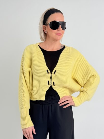 Žlutý svetr STUDIO