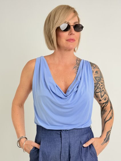 Světle modrý top CROSS