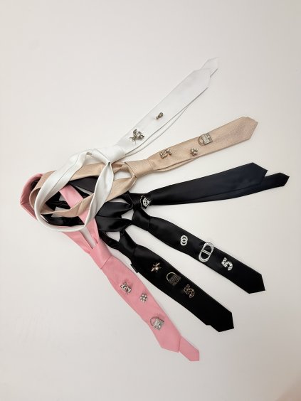 Kravata s brošňami NAOMI