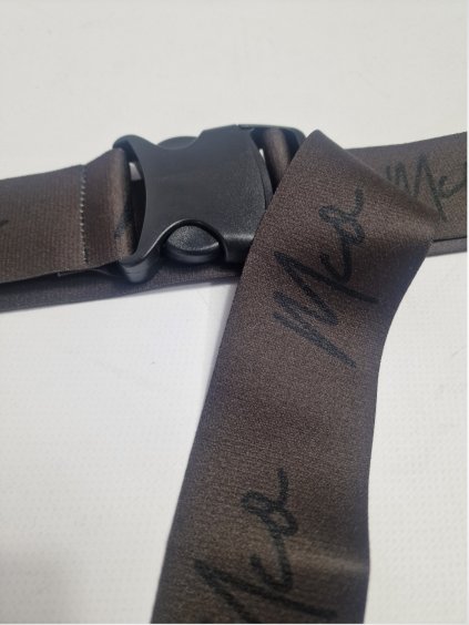 Hnedý pás MCO písmaBéžový pás MCO písma