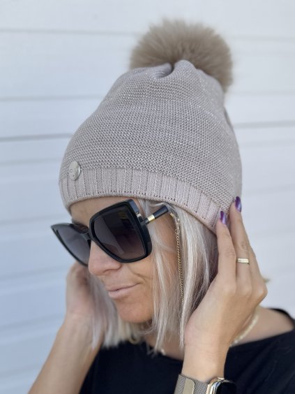 dámská čepice s bambulí