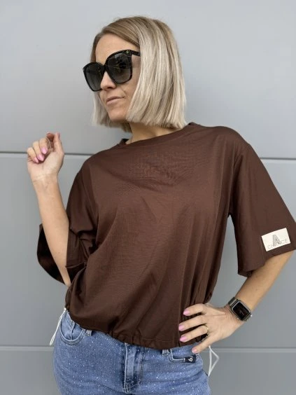 Volnější tričko se stažením