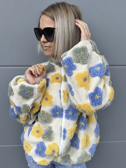 Bunda s plastickými květy