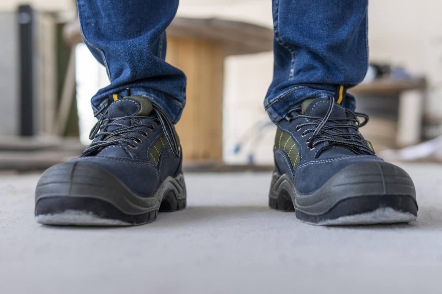 Prodyšné pracovní boty pro letní měsíce