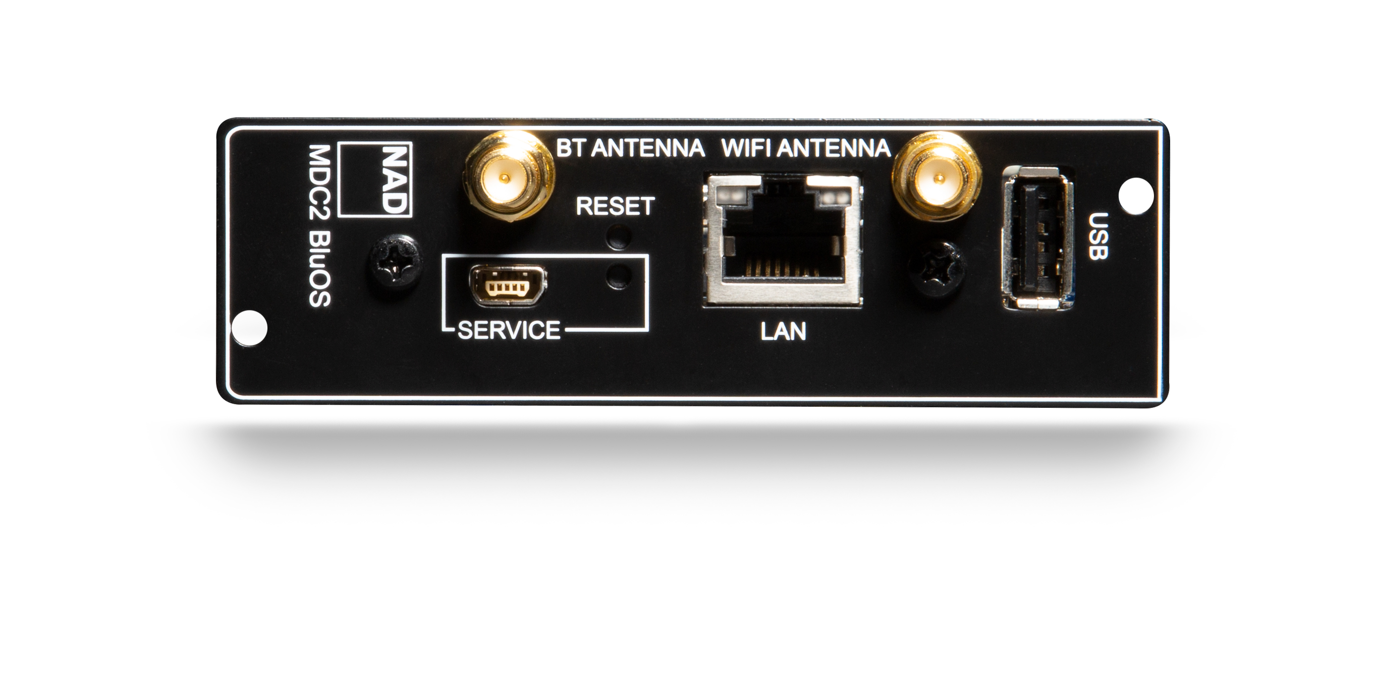 Detail zadního panelu modulu NAD MDC2 BluOS-D s popisy BT ANTENNA, WIFI ANTENNA, SERVICE, LAN a USB a zlacenými konektory antén