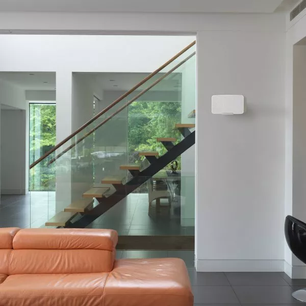 Flexson Sonos Five wall mount — detail naklápění