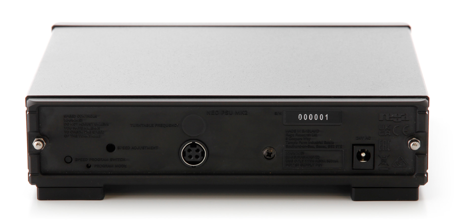 Rega Neo PSU MK2 — pohled zepředu na ovládací prvky a design zdroje