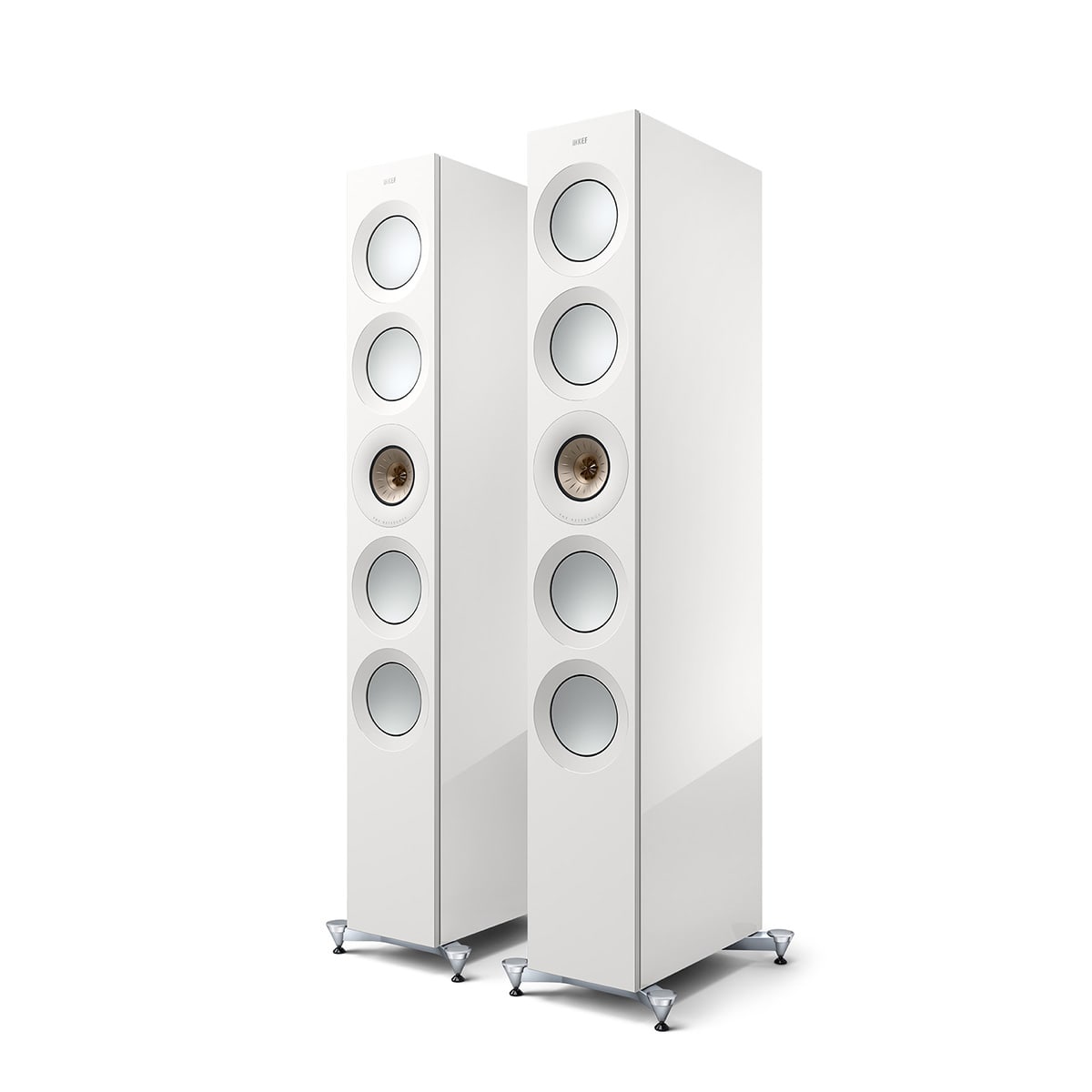Pár KEF Reference 5 Meta v reprezentativním poslechovém pokoji