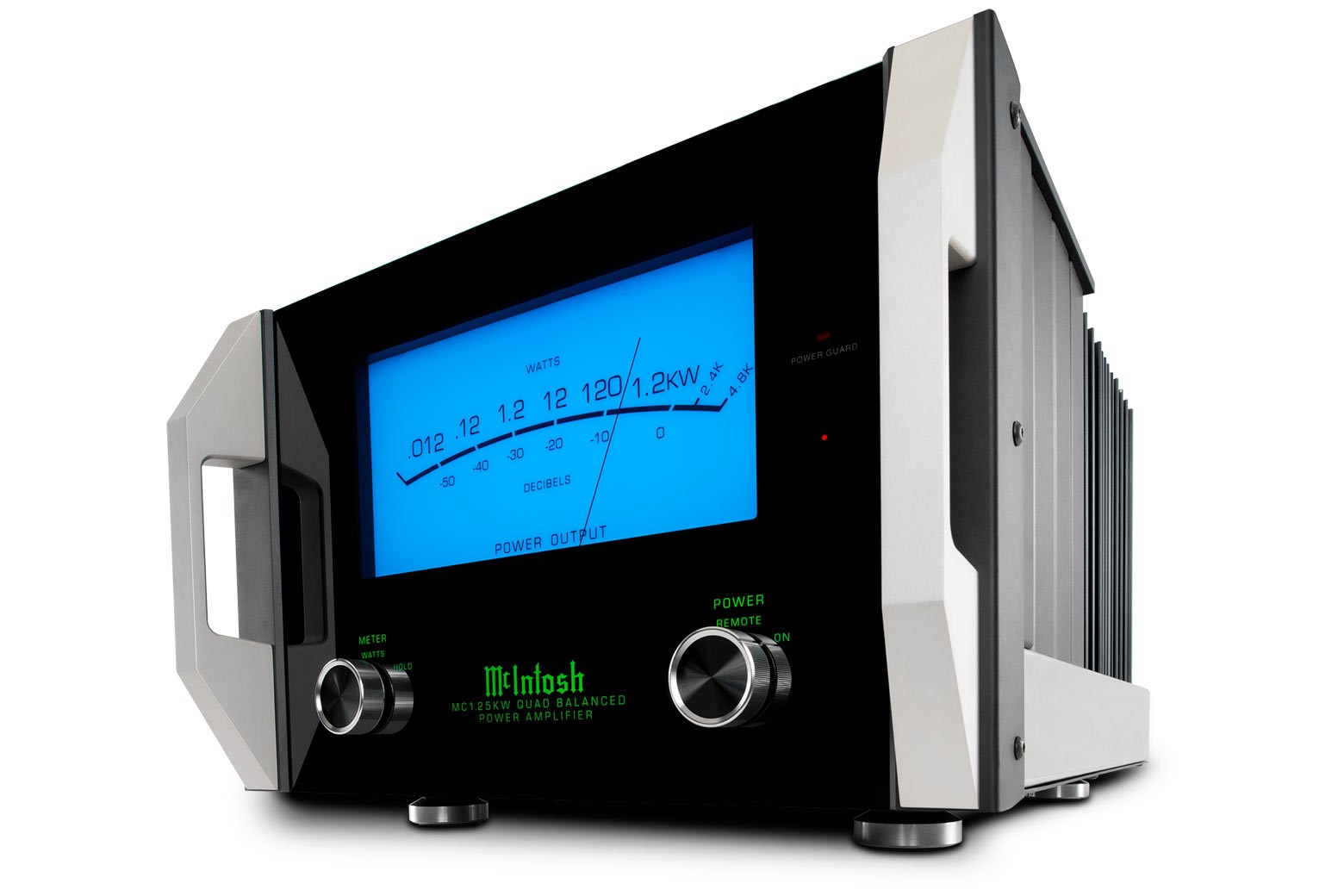 McIntosh MC1.25KW z mírného podhledu, leštěné nerezové šasi a chladiče po stranách