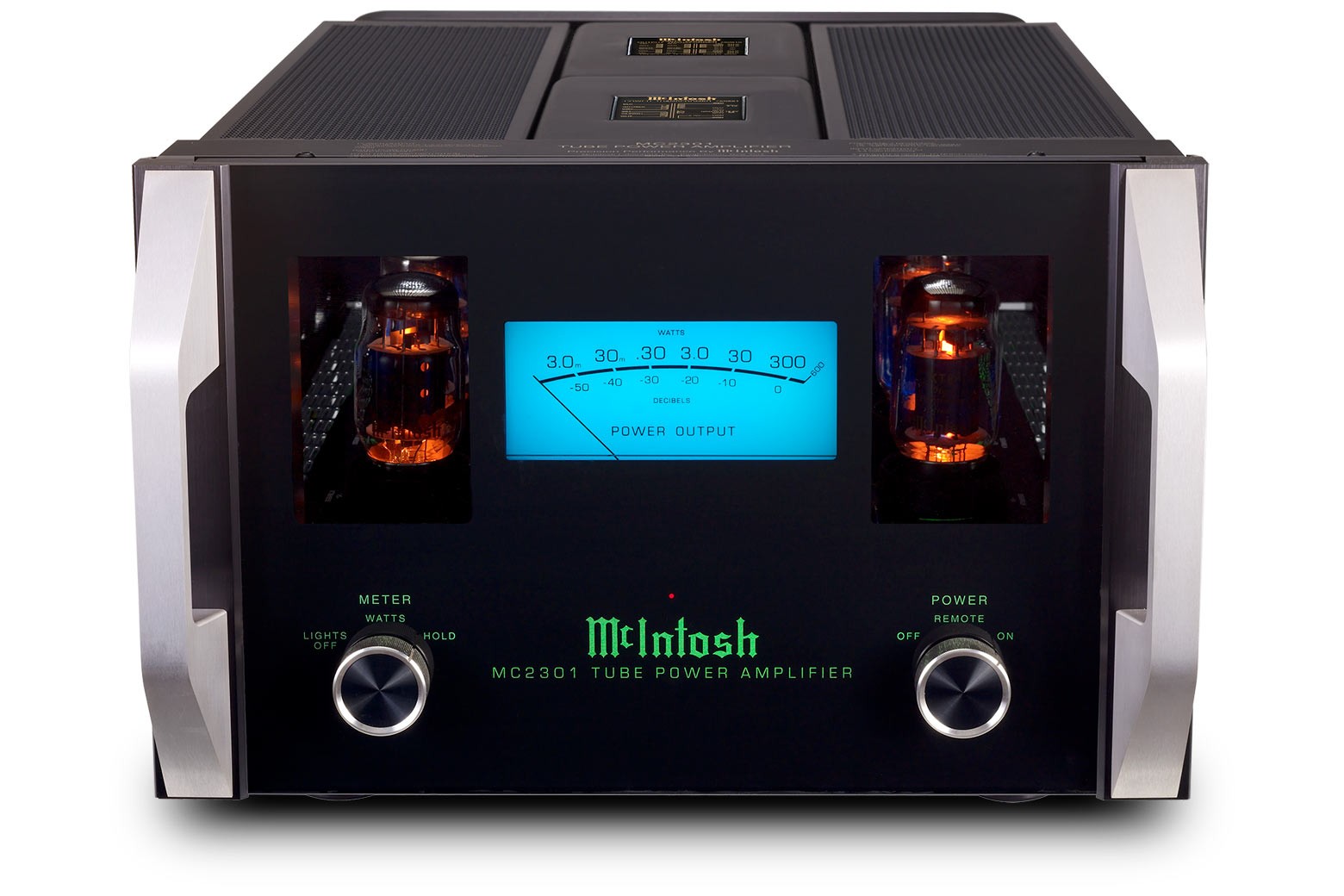 McIntosh MC2301 z čelně-horního pohledu s viditelnými kryty transformátorů na horní straně skříně