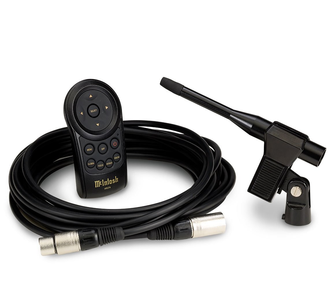 Dálkové ovládání HR074, měřicí mikrofon s držákem a propojovací XLR kabel dodávané s MEN220