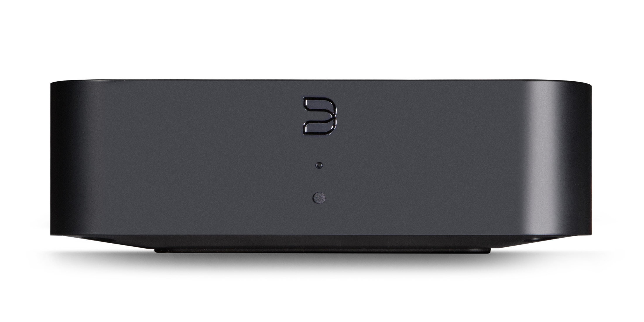 Zadní panel Bluesound HUB s digitálními a analogovými vstupy