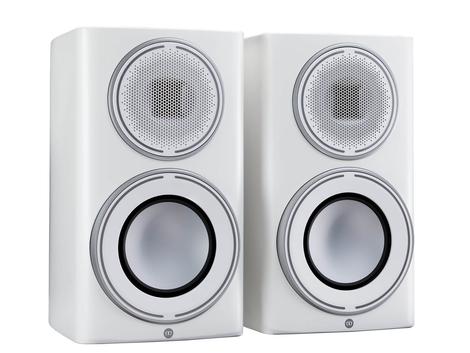 Detail leptaných intarzií a povrchové úpravy Piano Black skříně Platinum 100 3G