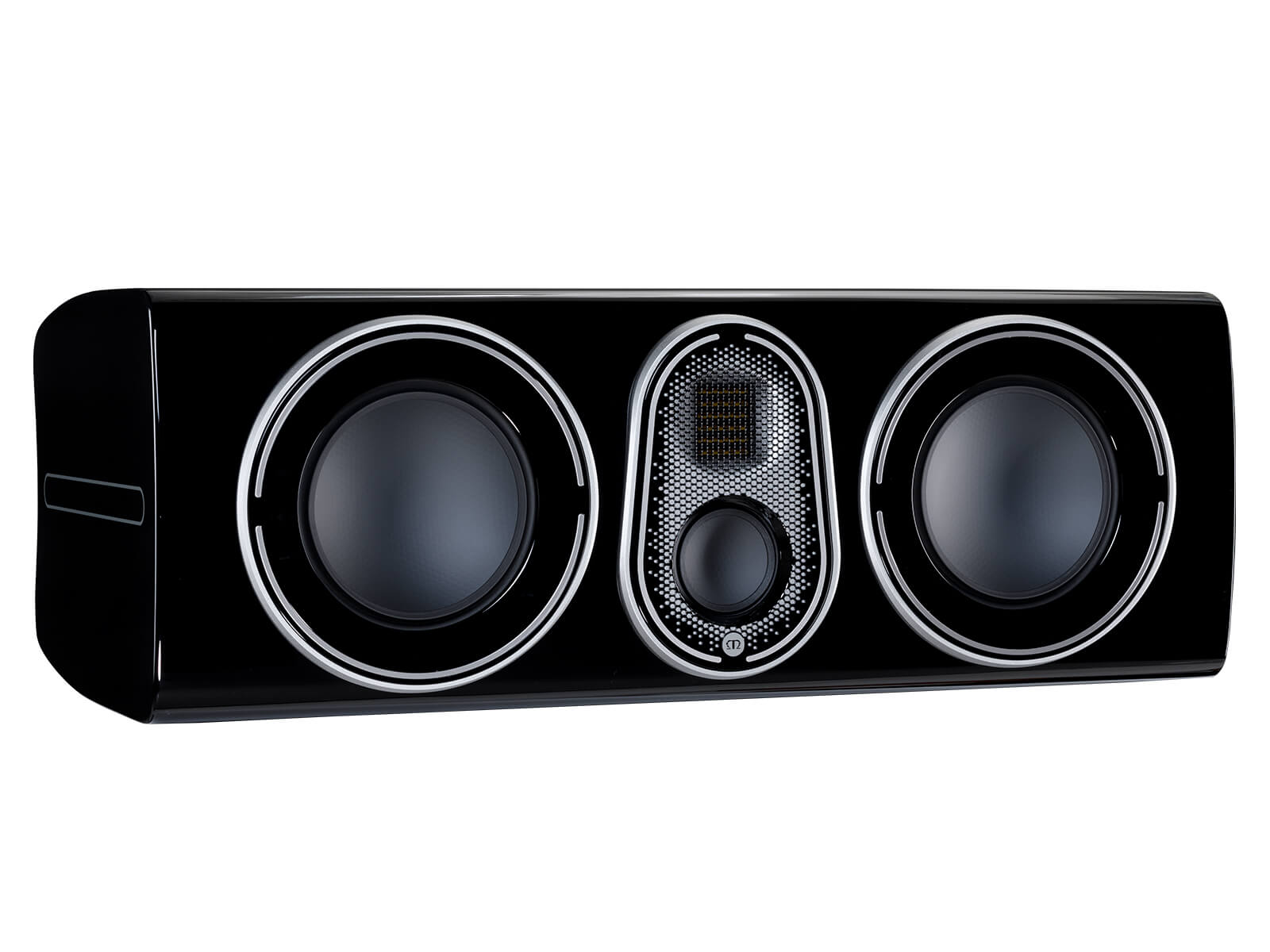 Monitor Audio Platinum C250 pod televizorem ve středu sestavy domácího kina