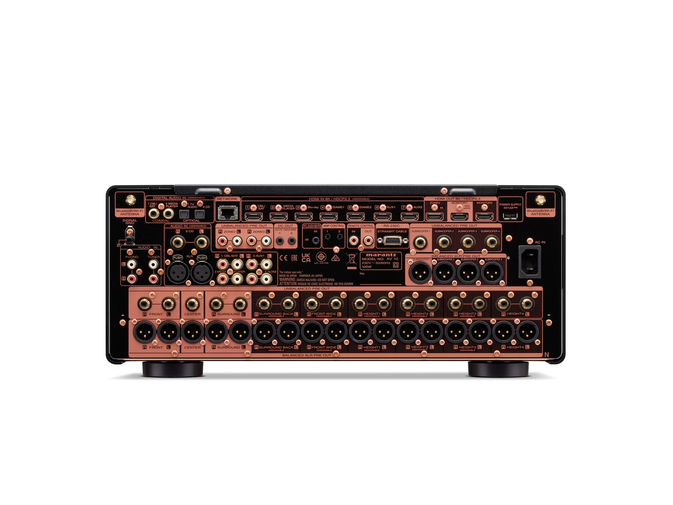 Zadní panel Marantz AV 10 s předzesilovacími výstupy a konektory