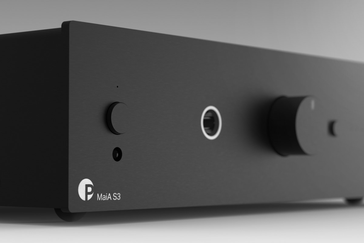 Zadní panel Pro-Ject MAIA S3 s osmi vstupy včetně phono a optických
