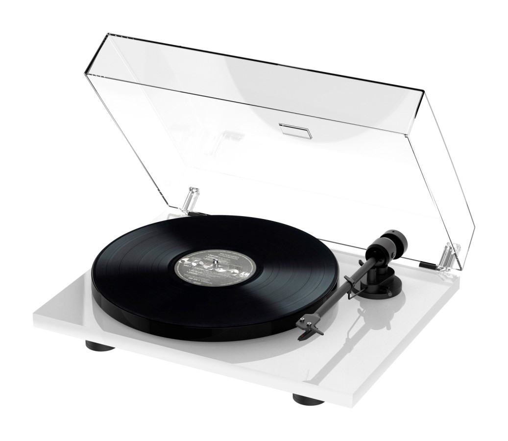 Detail rovného hliníkového raménka a headshellu Pro-Ject E1