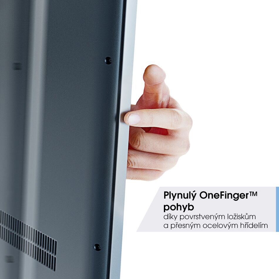 Detail prstu přestavujícího televizor jedním pohybem — demonstrace technologie OneFinger Movement