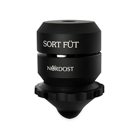 Nordost Sort Füt pod hranou reproduktoru — detail kontaktu s podlahou