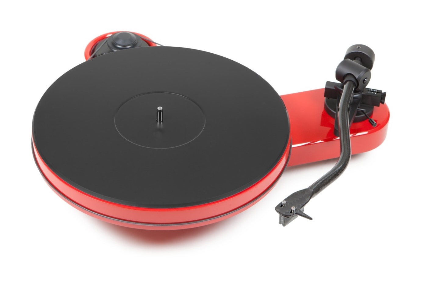 Detail karbonového ramene ve tvaru S a protizávaží Pro-Ject RPM 3 Carbon