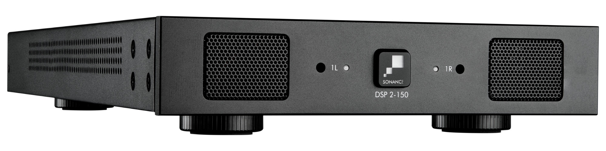 Sonance Sonamp DSP 2-150 MKII — pohled zepředu ze tří čtvrtin, černé hliníkové šasi 1U