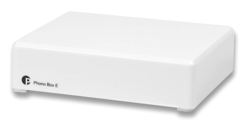 Pro-Ject Phono Box E v černém provedení, zadní panel s konektory