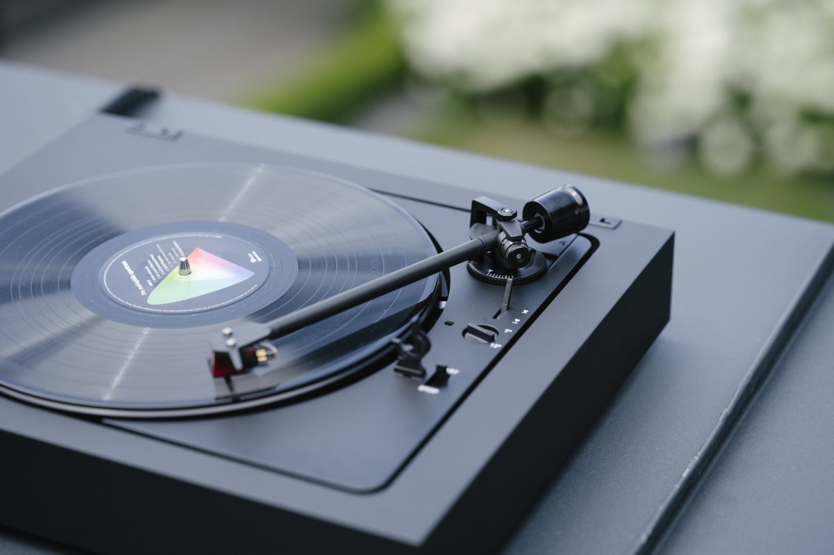Detail automatického mechanismu raménka gramofonu Pro-Ject A2