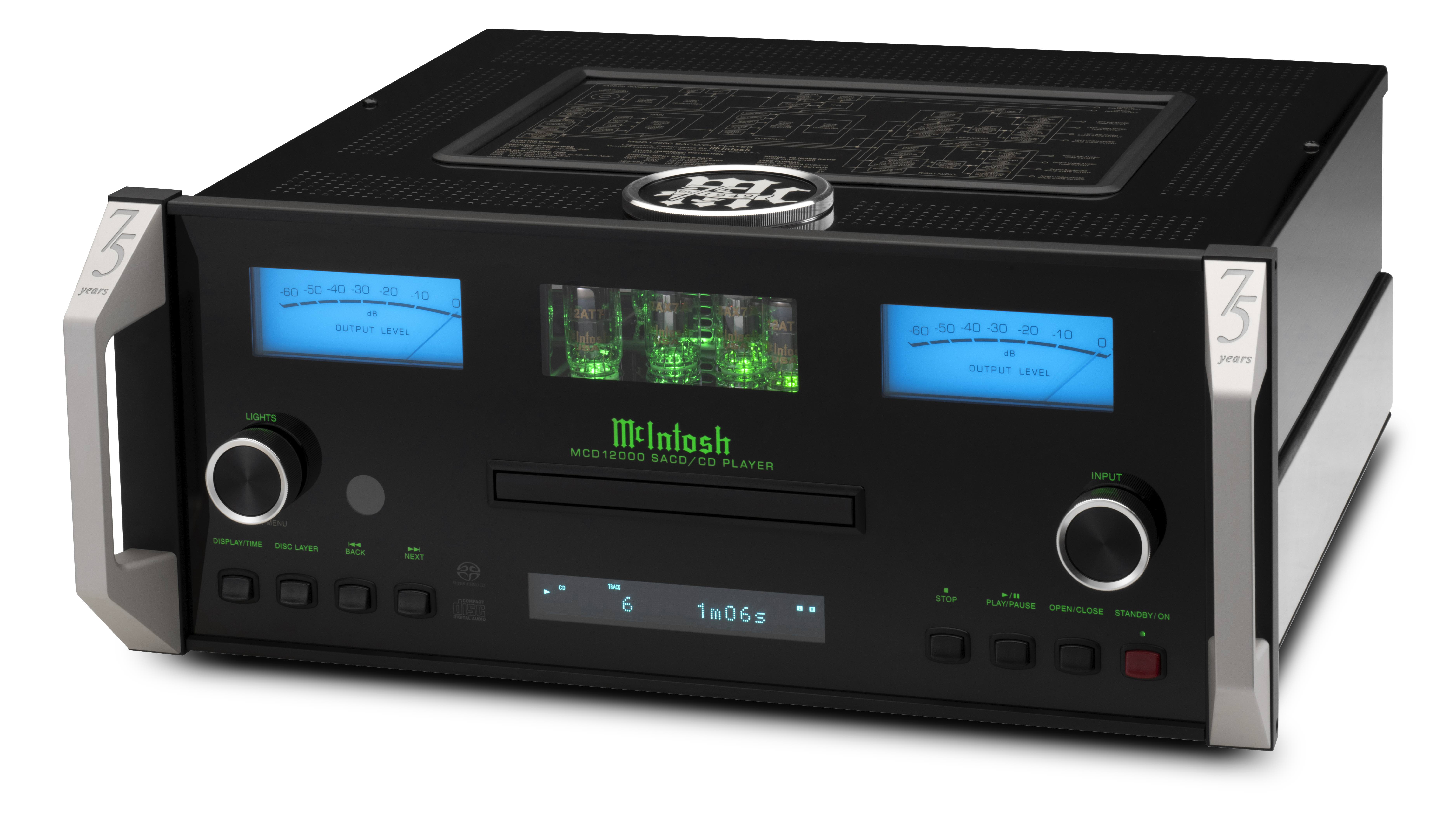 McIntosh MCD12000 75. Anniversary z úhlu — černý skleněný panel, dva modré měřiče a stříbrné koncovky rukojetí s logem 75. výročí