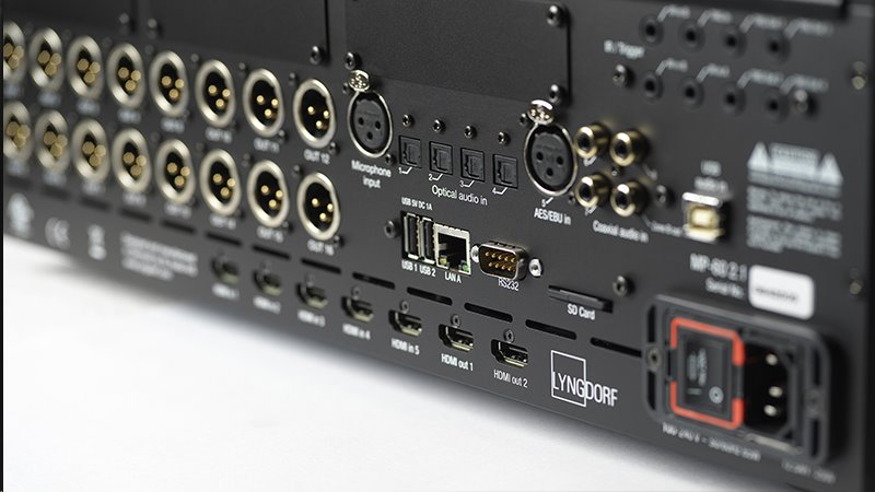 Lyngdorf MP-60 2.1 v rack sestavě
