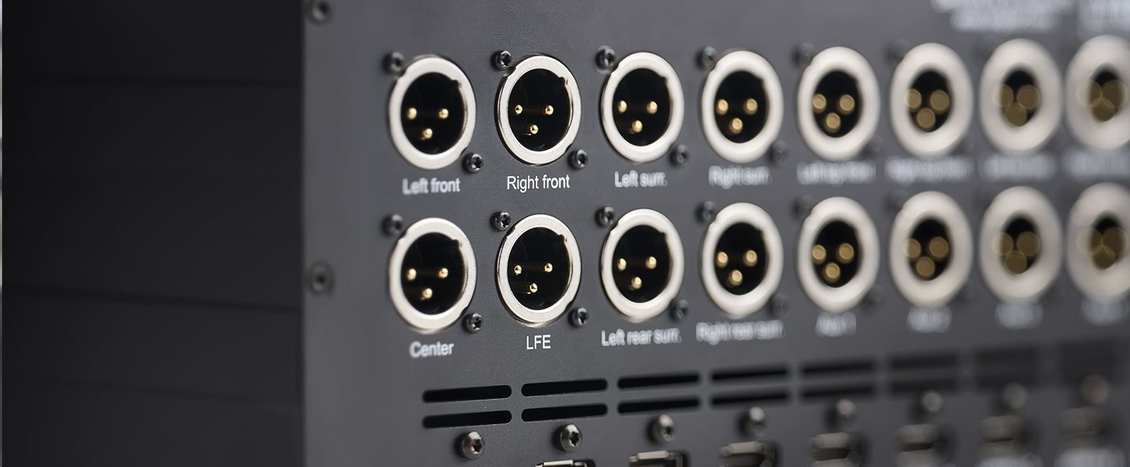 Lyngdorf MP-60 2.1 s instalačními reproduktory