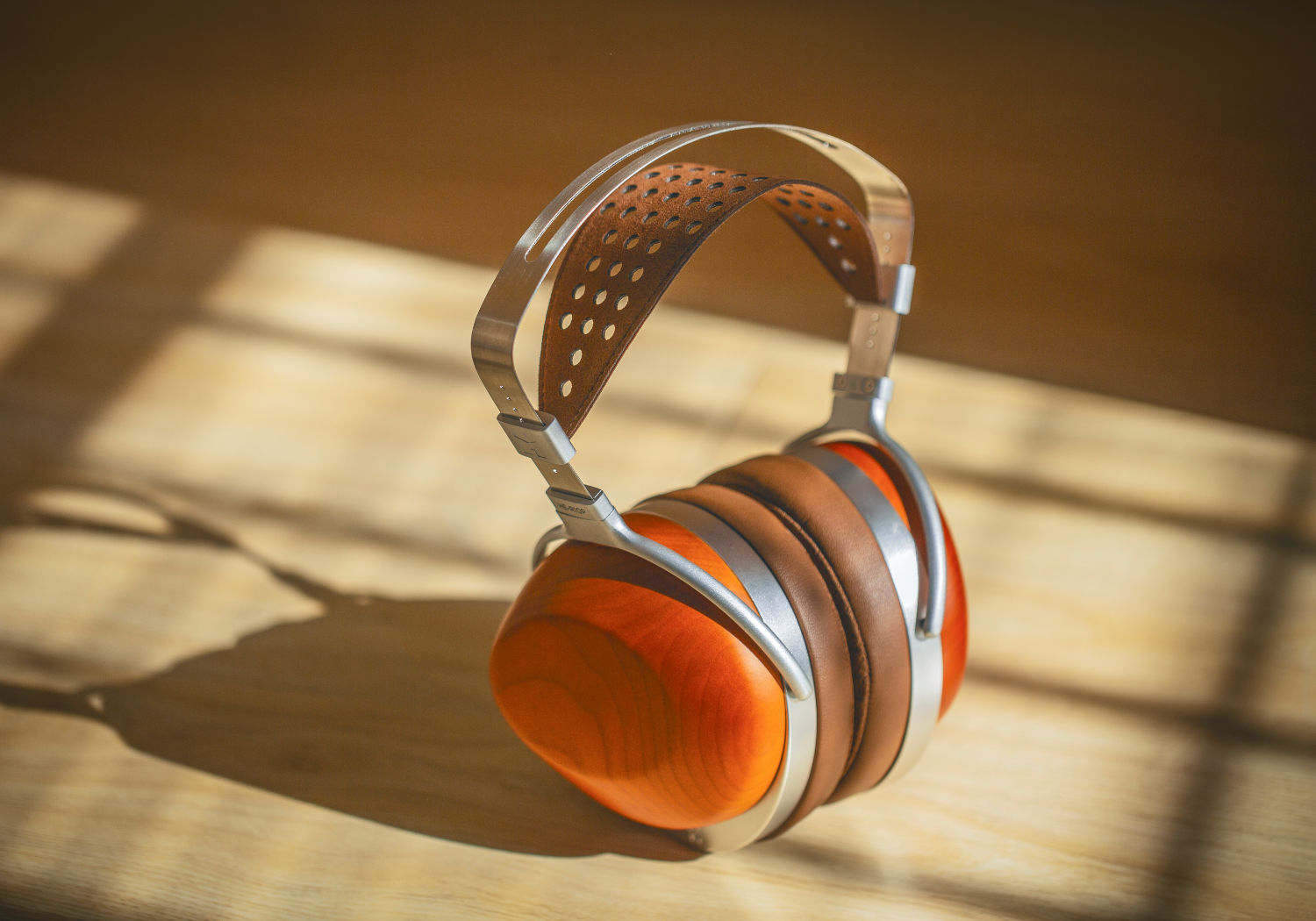 HIFIMAN HE-R10P v plné kráse — náhlavní záběr
