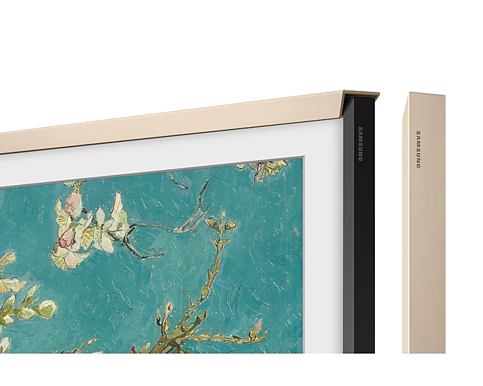 Detail zkoseného profilu zlatého výměnného rámu na televizi Samsung The Frame