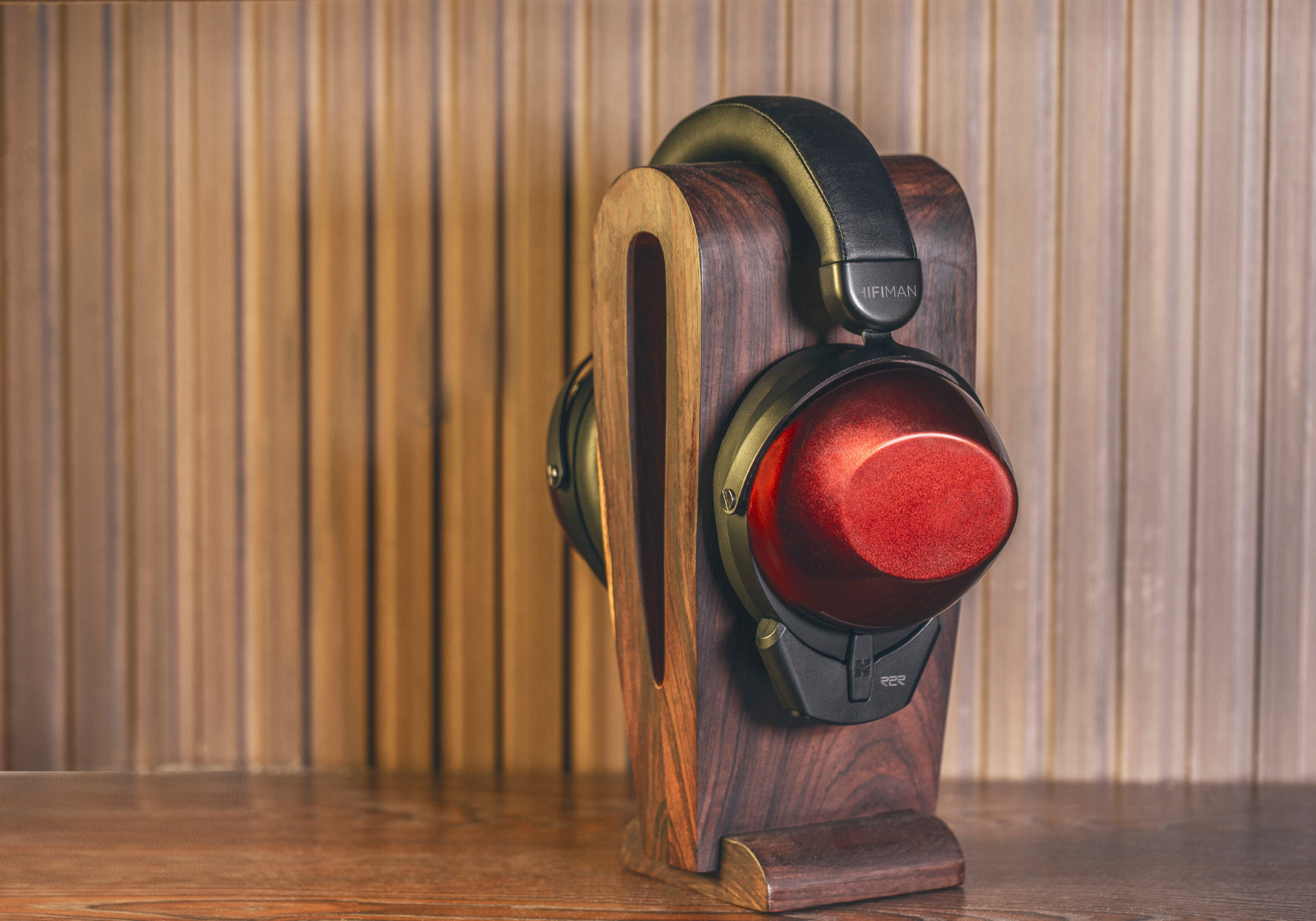 HIFIMAN HE-R9 Bluemini vedle sourozeneckých modelů řady HE-R