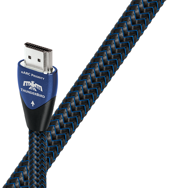 Detail HDMI konektoru s vyznačenou směrovou šipkou