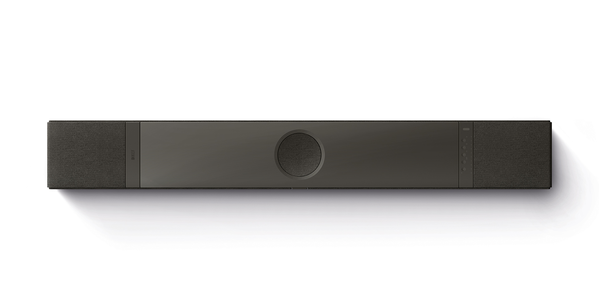 Sestava KEF — soundbar a subwoofer v obývacím pokoji