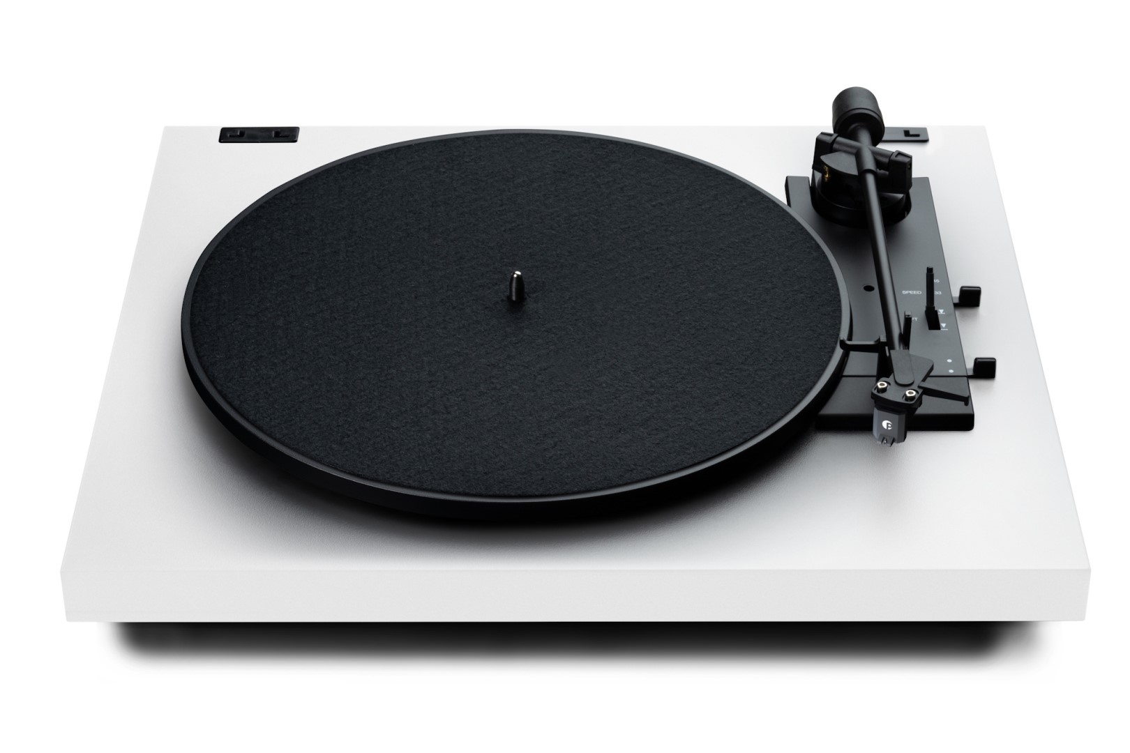 Pro-Ject A1.2 v bílém provedení, pohled na talíř a hliníkové raménko ULM