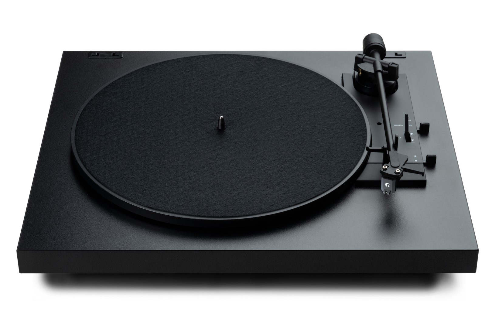 Pro-Ject A1.2 v černém provedení s hliníkovým talířem a raménkem ULM